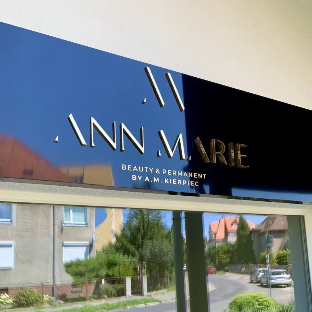 kaseton reklamowy wołów złote litery, producent reklam świetlnych