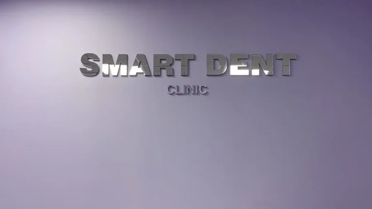 logo na ścianę lustro srebrne od producenta FISZKA, reklama wewnętrzną Wrocław Wrocław