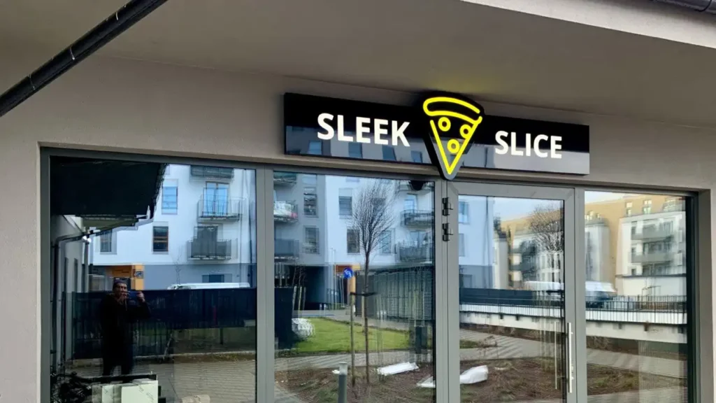 kaseton reklamowy dla sleek slice z 3D elementami montaż we Wrocławiu