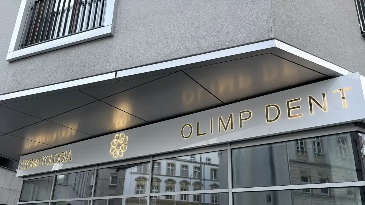 Kaseton z napisami 3D i efektem Halo, montaż reklam zewnętrznych Wrocław