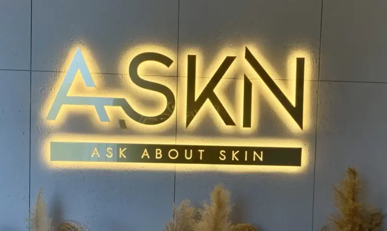 logo na ścianę z plexi we Wroclawiu, logo z efektem HALO