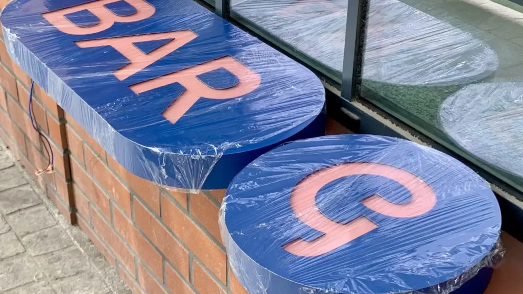 kaseton reklamowy G Bar fiszka reklama, producent reklam we Wrocławiu