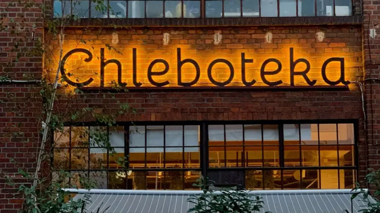 Chleboteka litery świecące tęczowa Wrocław, litery metalowe cena, producent reklam wizualnych