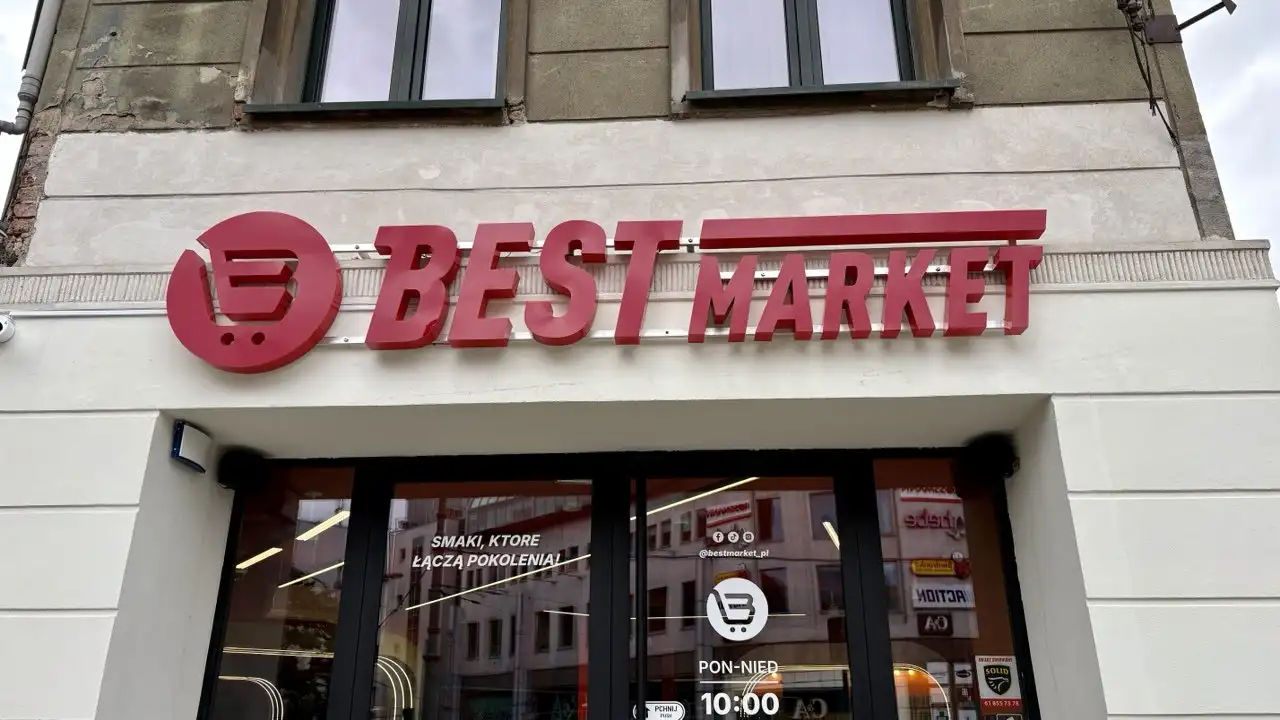 Litery 3D Best Market reklama zewnętrzna we Wrocławiu