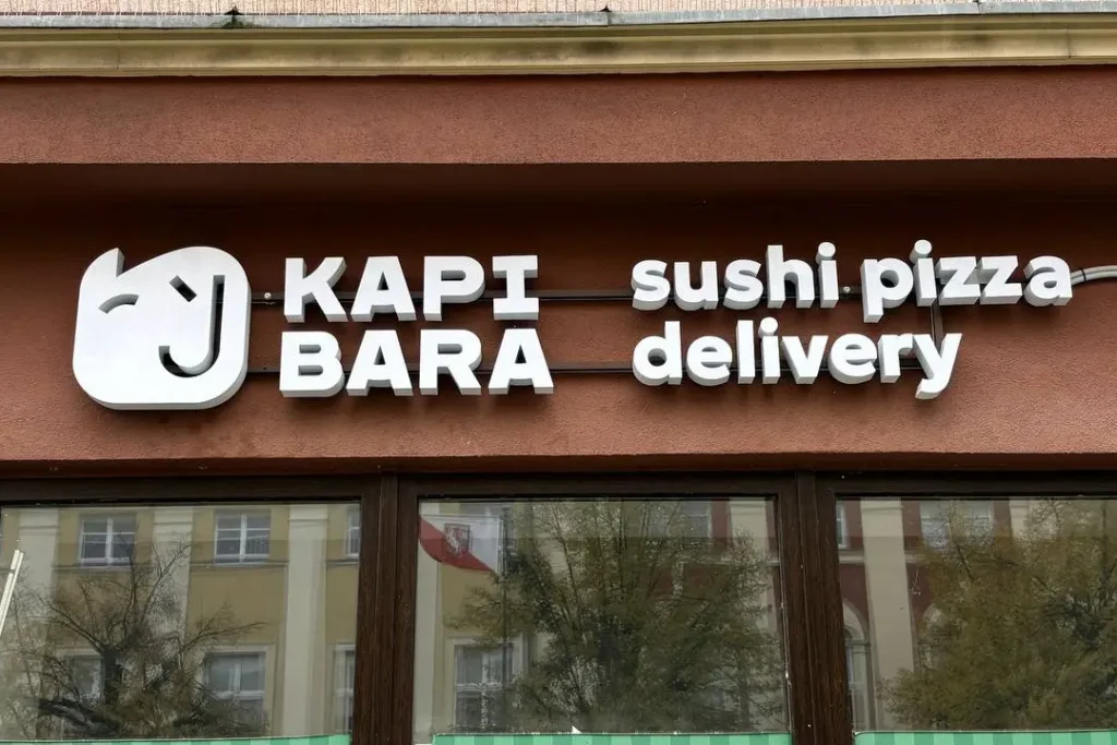 Litery 3D przestrzenne świecące w Oławie, litery blokowe led, montaż szyldów Oława