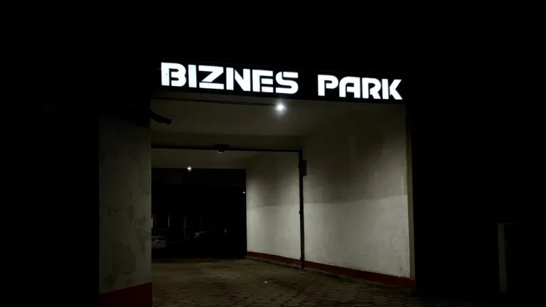 Litery swiecacę biznes park Wroclaw, reklama zewnętrzna we Wrocławiu