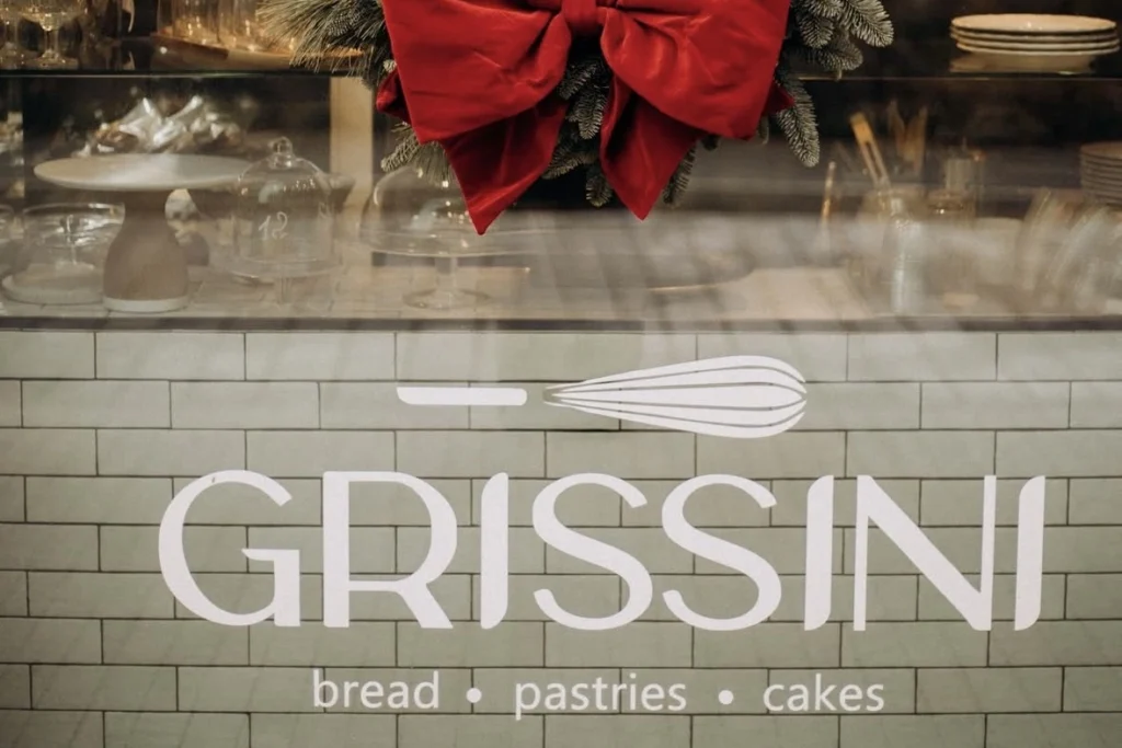 oklejanie witryn we Wrocławiu, naklejki na witrynę