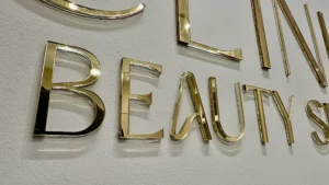 logo 3D producent napisów 3D Wrocław, logo 3D plexi złoto lustrzane