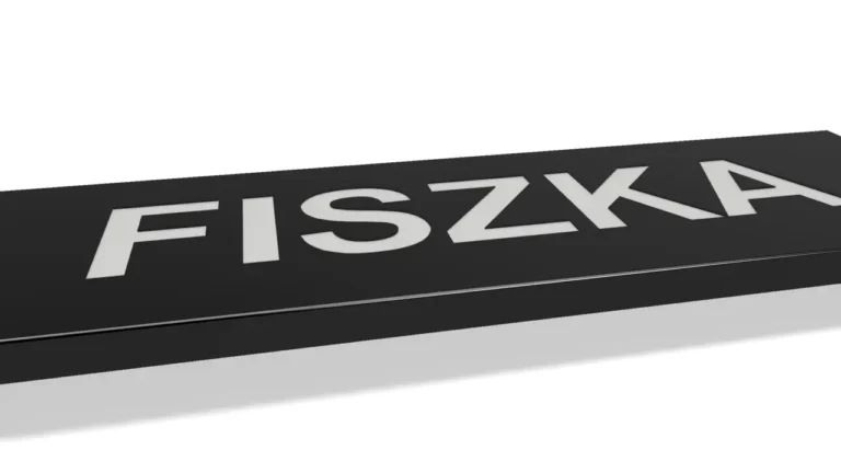 kaseton reklamowy wycięty w plycie z kompozytu