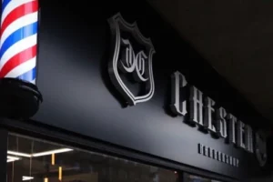 kaseton z literami 3D i efektem HALO montaż we Wroclawiu reklama zewnetrzna