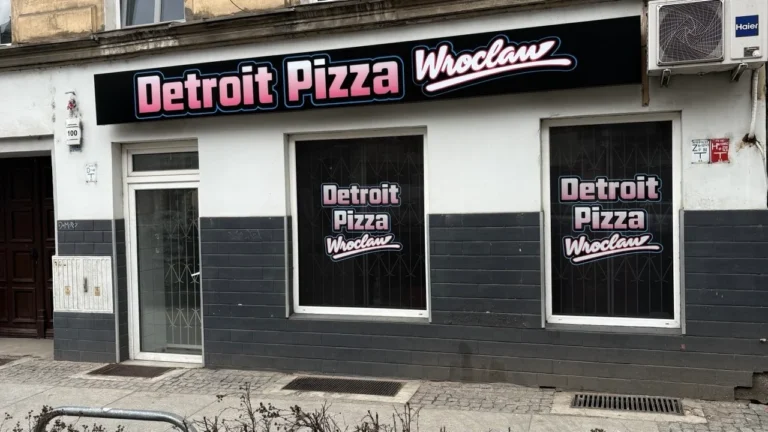 Szyld reklamowy Wrocław – Nowa odsłona Detroit Pizza!